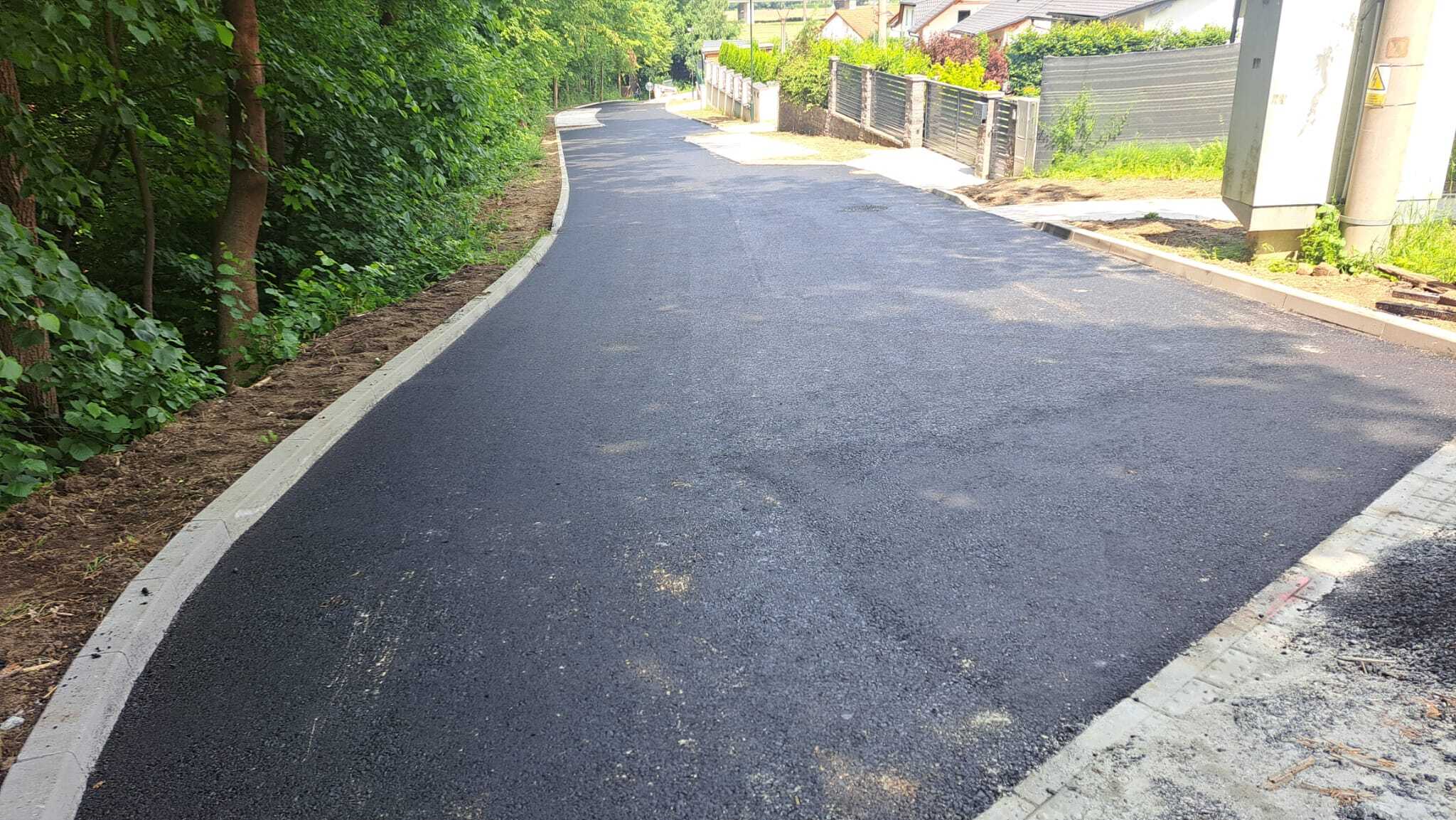 Rekonstrukce panelové cesty v řadových domech