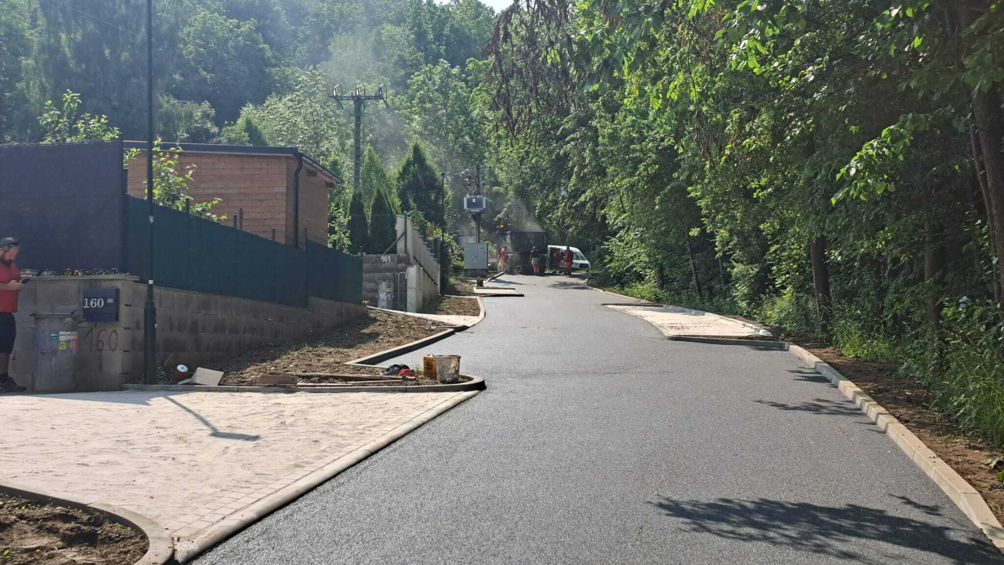 Rekonstrukce panelové cesty v řadových domech